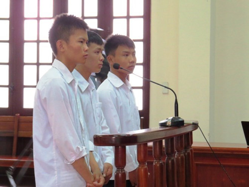 Tha bổng 2 học sinh cướp giật mũ ở Hải Phòng